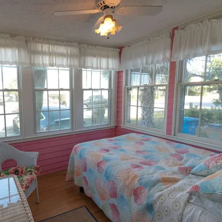 Rent this 3 bed house on Tybee Island in GA, 31328