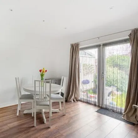 Image 5 - Lyndhurst Road, London, DA7 6FA, United Kingdom - Duplex for sale