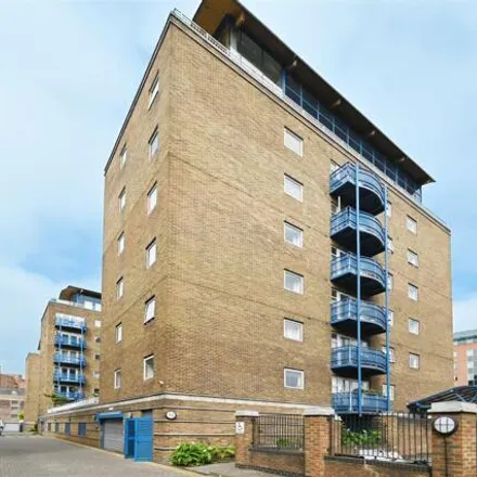 Rent this 2 bed room on Scotia Building in Jardine Road, London