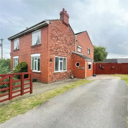 Buy this 5 bed house on Main Road in Eastrington, DN14 7XJ