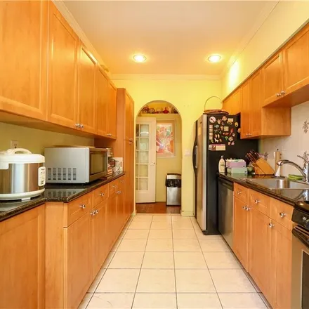Image 7 - 40 Bay 19th Street, New York, NY 11214, USA - Townhouse for sale