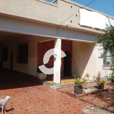 Buy this 3 bed house on Hospital Popular de Medicina Veterinária - HPMV Unidade São Gonçalo in Rua Coronel Cerrado 202, Zé Garoro I