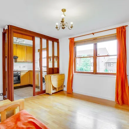 Rent this 1 bed apartment on 30-52 Mayfield Road in London, W12 9LL