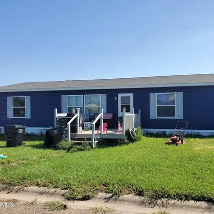 Buy this studio apartment on 682 Mary Avenue in Belfield, ND 58622