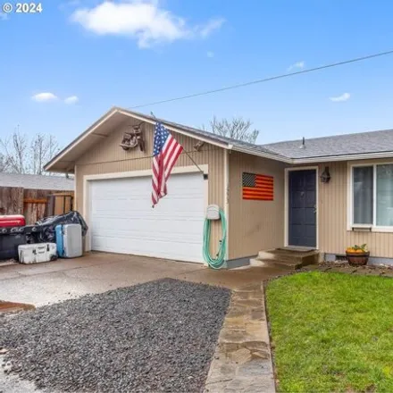 Buy this 3 bed house on 1273 S Street in Springfield, OR 97477