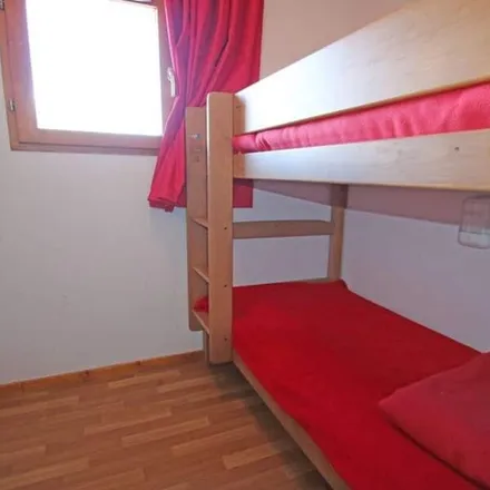 Rent this 3 bed apartment on Centre d'incendie et de secours de Puy-Saint-Vincent in L'Eyssarvia, D 4