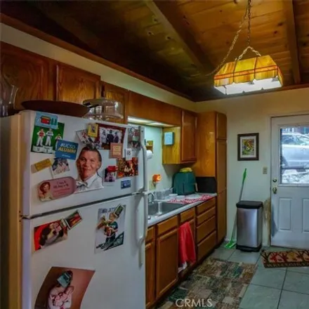 Image 5 - 31664 31595 Luring Pines Drive, Running Springs, CA 92382, USA - House for sale