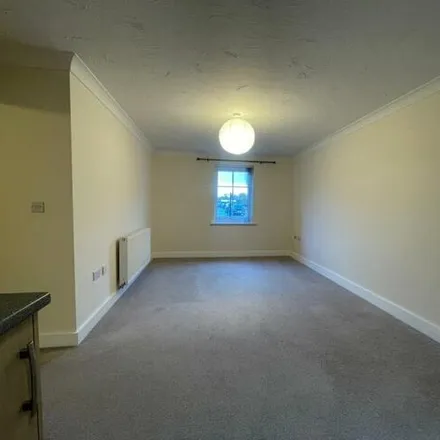 Image 3 - Gainsborough Road, Wilderspool, Warrington, WA4 6BP, United Kingdom - Room for rent