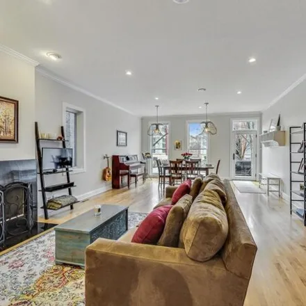 Image 4 - 2130 West Churchill Street, Chicago, IL 60647, USA - House for sale