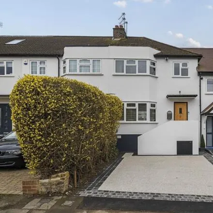 Buy this 3 bed townhouse on River Road in Buckhurst Hill, IG9 6BS