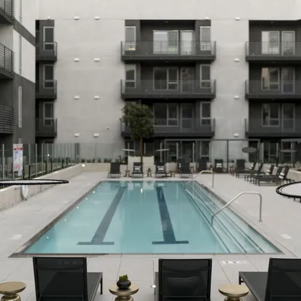 Image 9 - Talaria Apartments, West Olive Avenue, Burbank, CA 91522, USA - Apartment for rent