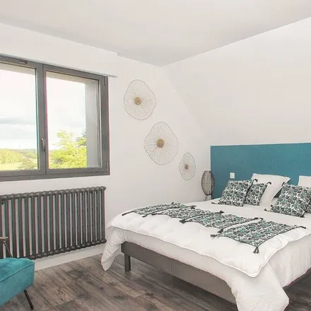 Rent this 6 bed house on Brignogan Plage in Rue de l'Église, 29890 Creach Bihan