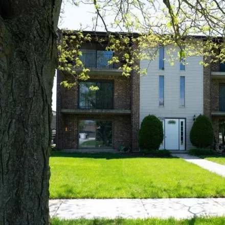 Buy this 2 bed condo on 9989 Shady Lane in Orland Park, Orland Township