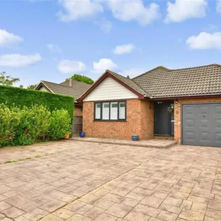 Buy this 3 bed house on Buller Road in Basildon, SS15 6BA