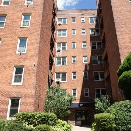 Buy this studio condo on 30 North Broadway in City of White Plains, NY 10601