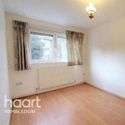 Image 5 - Tilford Gardens, London, SW19 6DN, United Kingdom - Apartment for rent