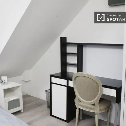 Rent this 3 bed room on Avenue Coghen - Coghenlaan 244 in 1180 Uccle - Ukkel, Belgium
