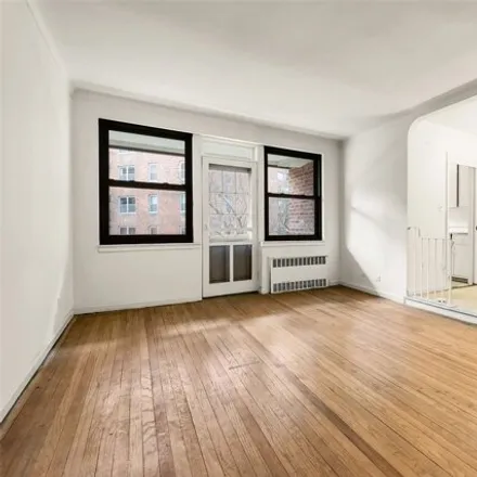 Image 8 - 69-60 108th Street, New York, NY 11375, USA - Apartment for sale