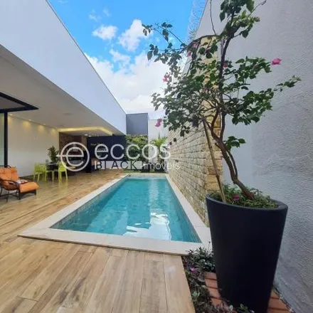 Buy this 3 bed house on Leal Supermercados in Avenida Segismundo Pereira 2411, Santa Mônica