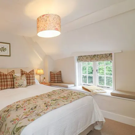 Rent this 2 bed townhouse on Drewsteignton in EX6 6QX, United Kingdom