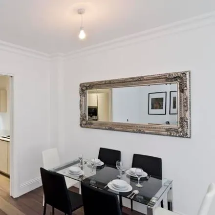 Image 4 - Sterling Mansions, 75 Leman Street, London, E1 8EY, United Kingdom - Apartment for sale