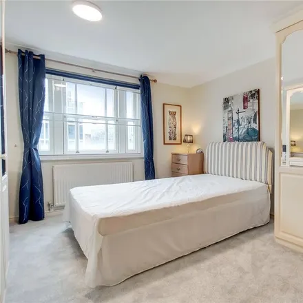 Rent this 2 bed apartment on 1 in Fountain Square, London