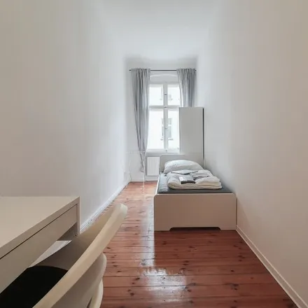 Rent this 3 bed room on Ibsenstraße 54 in 10439 Berlin, Germany