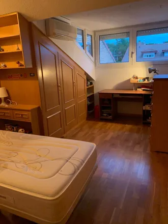 Rent this 6 bed room on Calle Guadalhorce in 28669 Villaviciosa de Odón, Spain