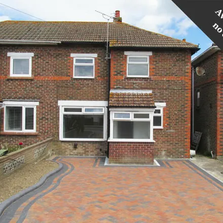 Rent this 3 bed house on Olive Crescent in Fareham, PO16 9NU
