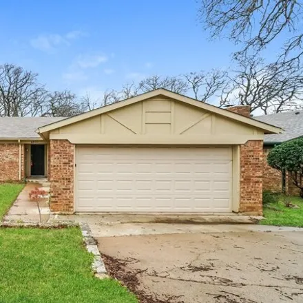 Rent this 3 bed house on 4898 Crest Drive in Arlington, TX 76017