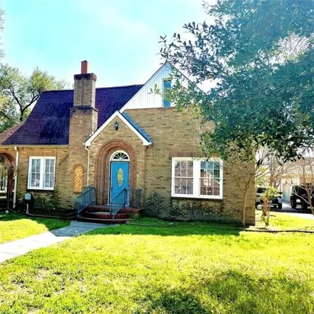 Buy this 4 bed house on 268 Monroe Street in Giddings, TX 78942