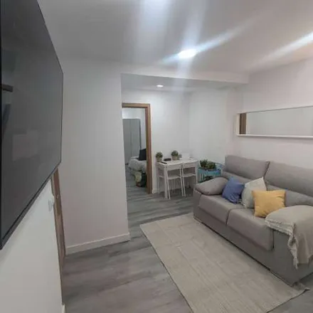 Rent this 3 bed apartment on Tapicería Hermanos García in Calle de Álvarez, 23