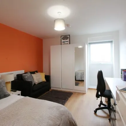 Image 7 - The Rise, Russell Street, Nottingham, NG7 4FN, United Kingdom - Apartment for rent