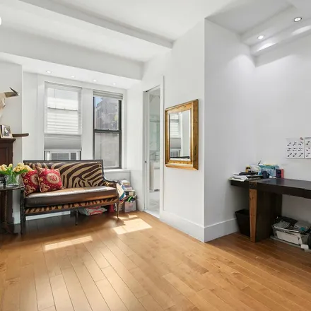 Rent this 3 bed apartment on 157 East 72nd Street in New York, NY 10021