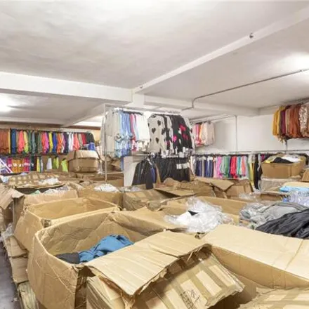 Image 8 - Envy Jeans, 188 Commercial Road, St. George in the East, London, E1 2JT, United Kingdom - House for sale