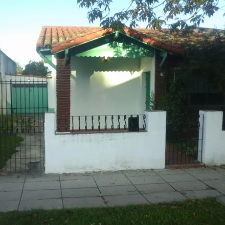Buy this studio house on 137 - San Martín 7422 in Villa María Irene de los Remedios de Escalada, 1657 Loma Hermosa