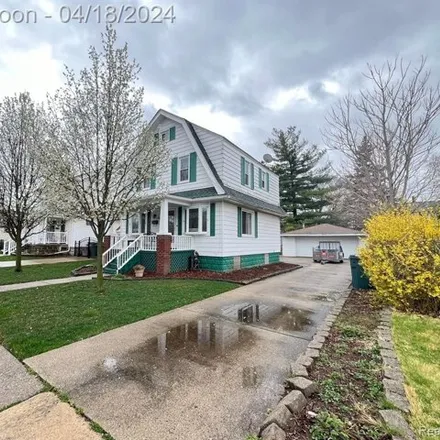 Buy this 3 bed house on 2948 Queen Street in Dearborn, MI 48124