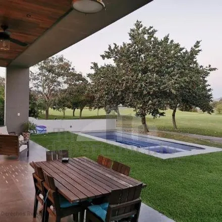 Buy this studio house on Paraíso Country Club in Calzada Primaveras, Fraccionamiento Paseos del Río
