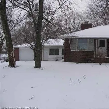 Buy this 2 bed house on 360 Lockwood Street in Leoni Township, MI 49203