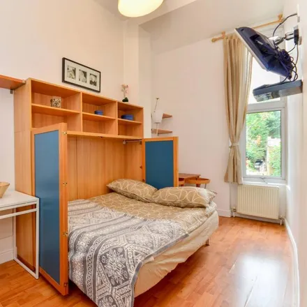 Rent this studio apartment on 50 West Cromwell Road in London, SW5 9QL