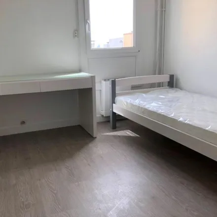Rent this 4 bed room on 142 Rue Danielle Casanova in 93200 Saint-Denis, France