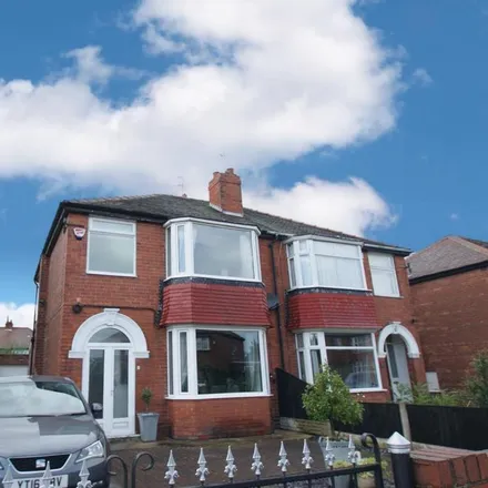 Rent this 3 bed duplex on Oakhill Road in Doncaster, DN2 5PG