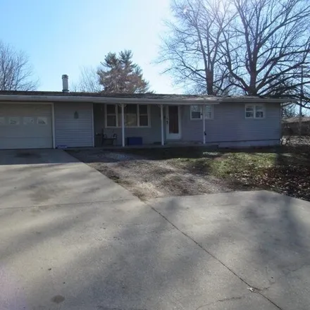 Buy this 3 bed house on 577 Lamb Avenue in Macon, MO 63552