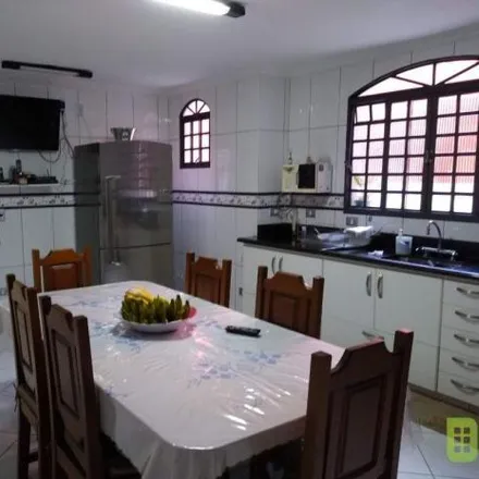 Buy this 4 bed house on Rua Catiguá in Parque Erasmo Assunção, Santo André - SP