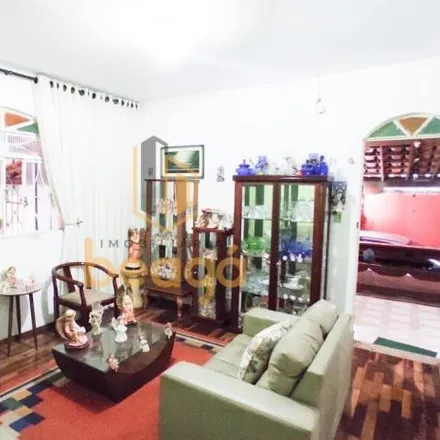 Buy this 3 bed house on Sacolão in Hortifruti e Peixaria Suco de Videira, Rua Mário Soares 625
