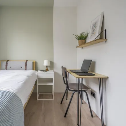 Rent this 4 bed room on Eisenhowerlaan 110C in 2517 KL The Hague, Netherlands