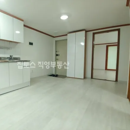 Rent this 2 bed apartment on 서울특별시 강남구 논현동 137-5