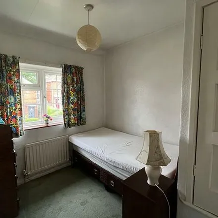 Rent this 3 bed duplex on Huxley Crescent in Gateshead, NE8 4UE