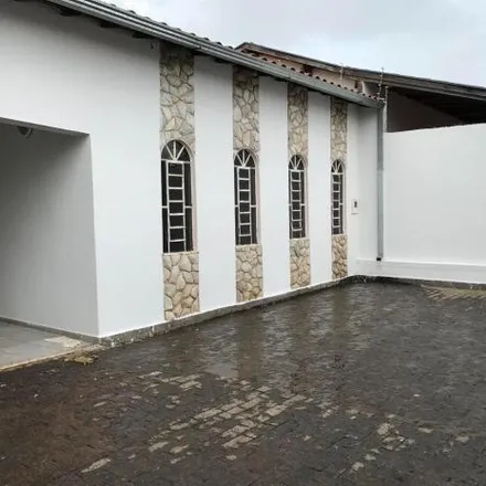 Buy this 3 bed house on Rua Abel Santos Anjo in Cássio Resende, Uberaba - MG