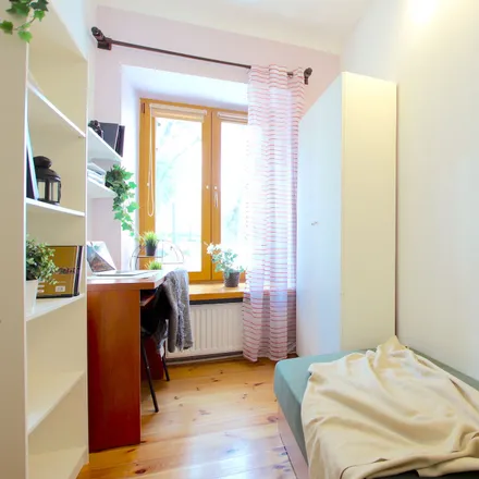 Rent this 5 bed room on Stefana Jaracza 33/35 in 90-252 Łódź, Poland